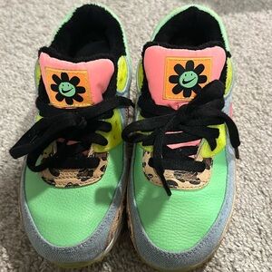 Nike 90 women size 8 denim